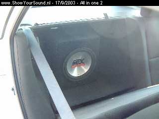 showyoursound.nl - multimedia + MTX sound upgrade - All in one 2 - dscf0152.jpg - De Thunder4500 woofer in gesloten kast in de kofferbak